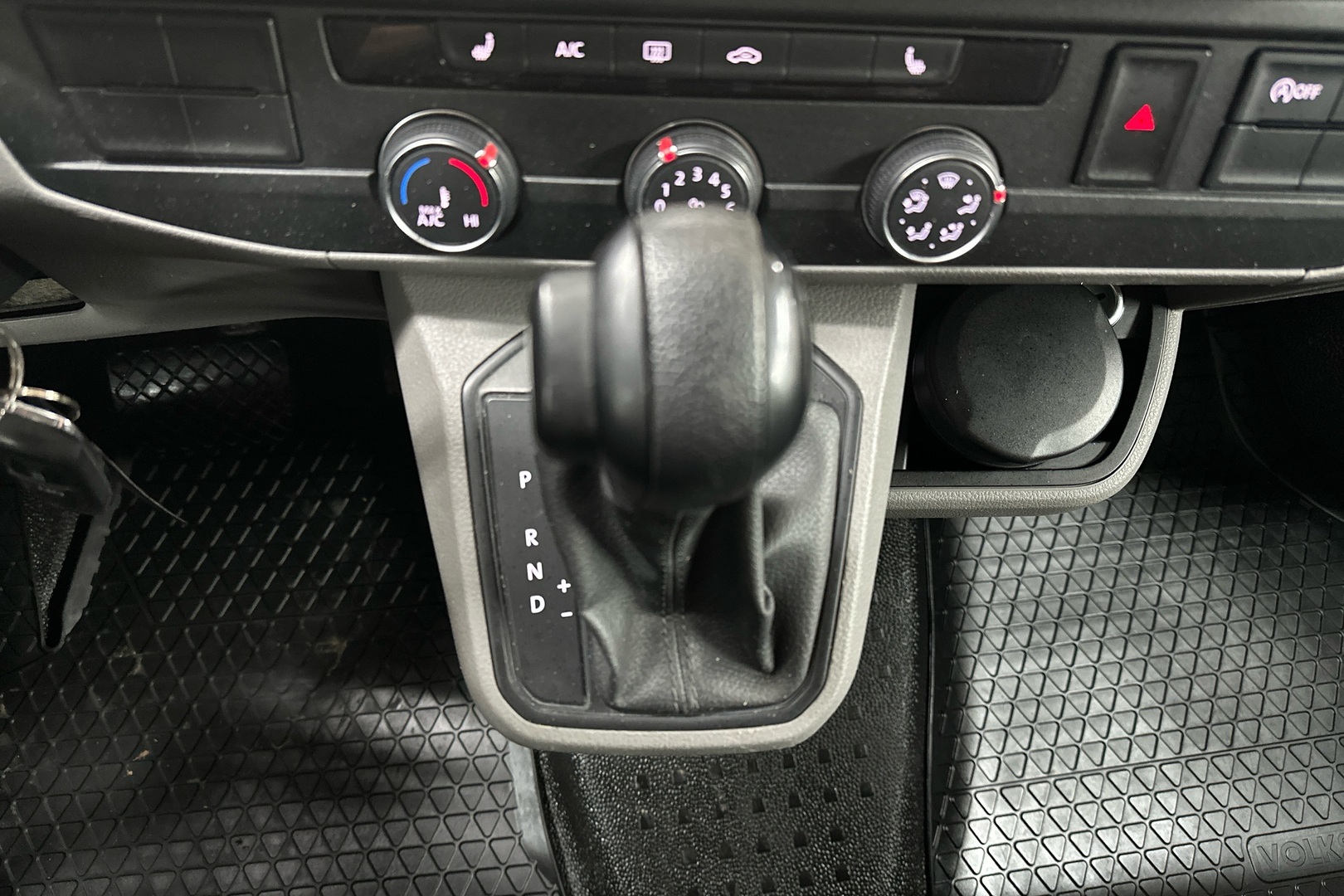 VOLKSWAGEN Transporter 2020