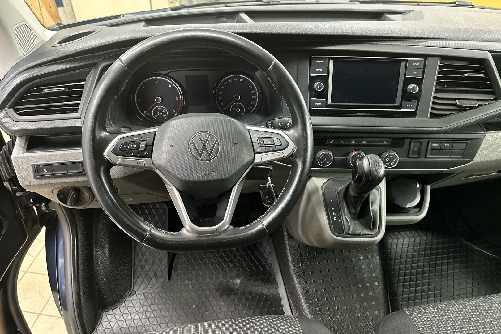 VOLKSWAGEN Transporter 2020