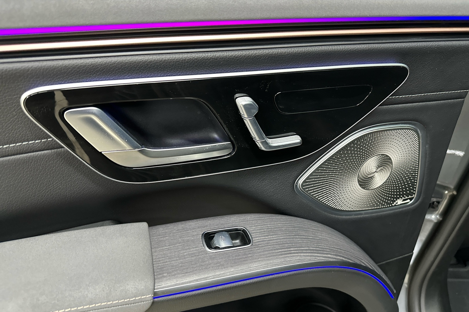 MERCEDES-BENZ EQS 2023