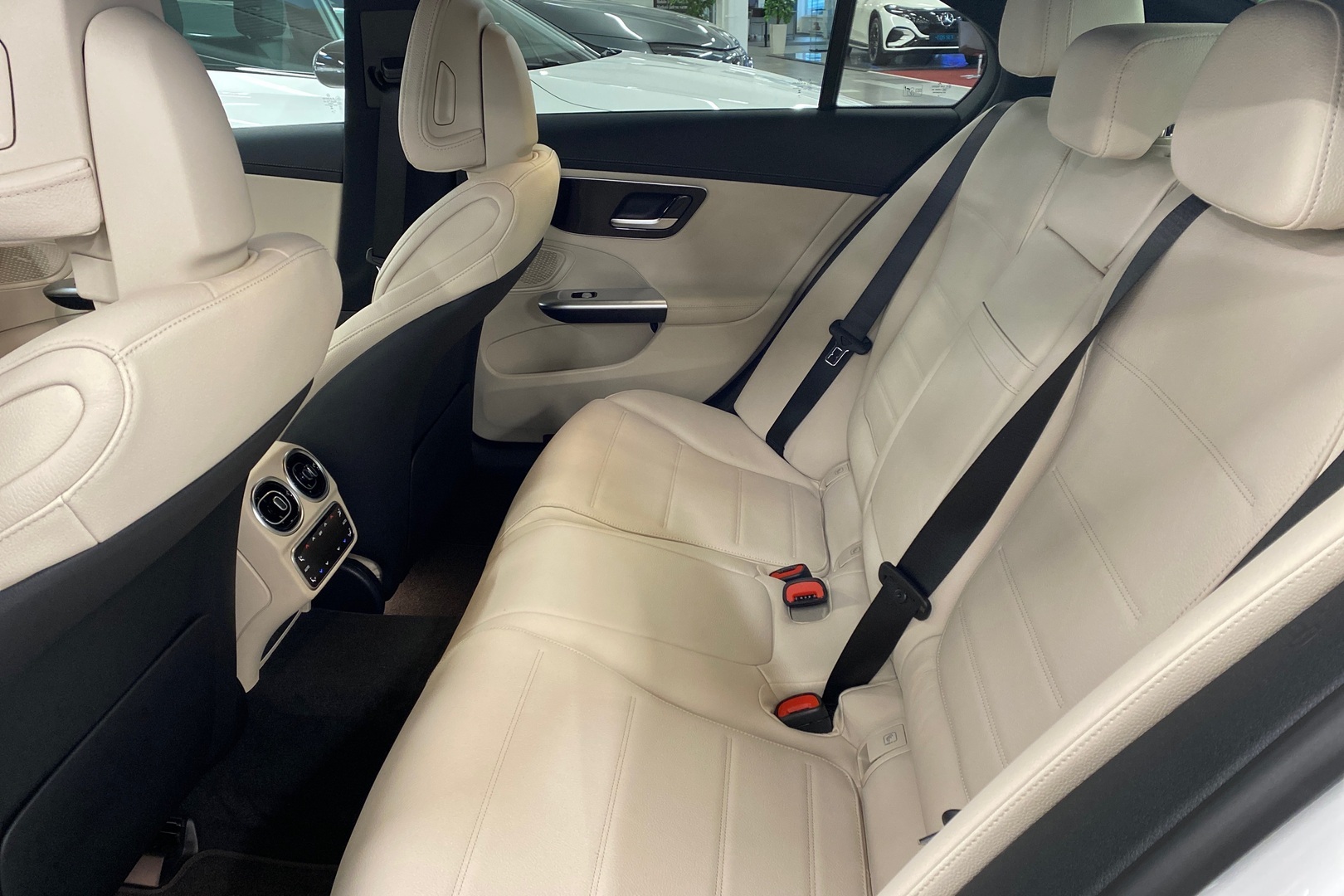 MERCEDES-BENZ C 2024