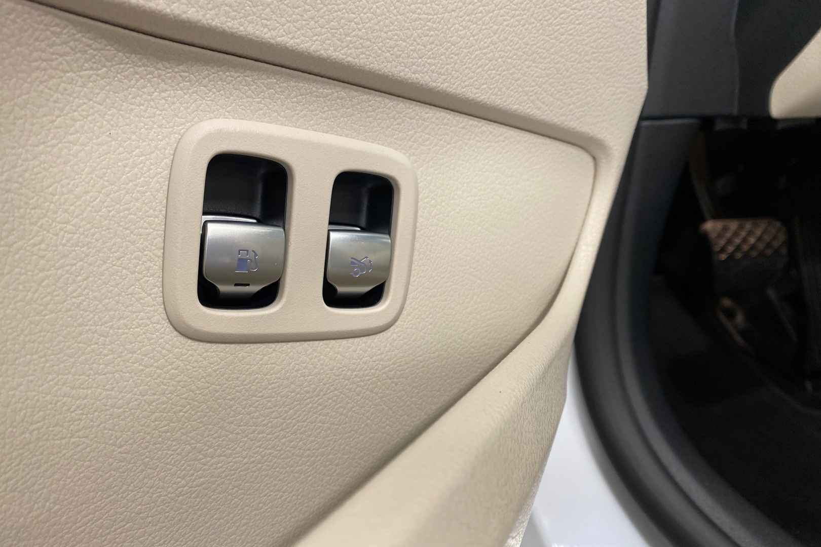 MERCEDES-BENZ C 2024