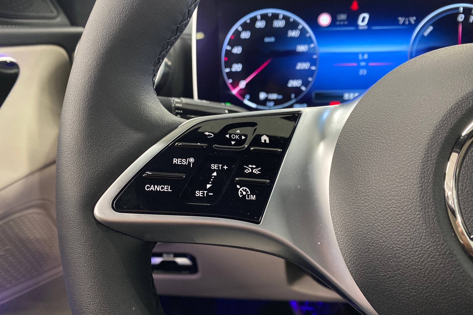 MERCEDES-BENZ C 2024