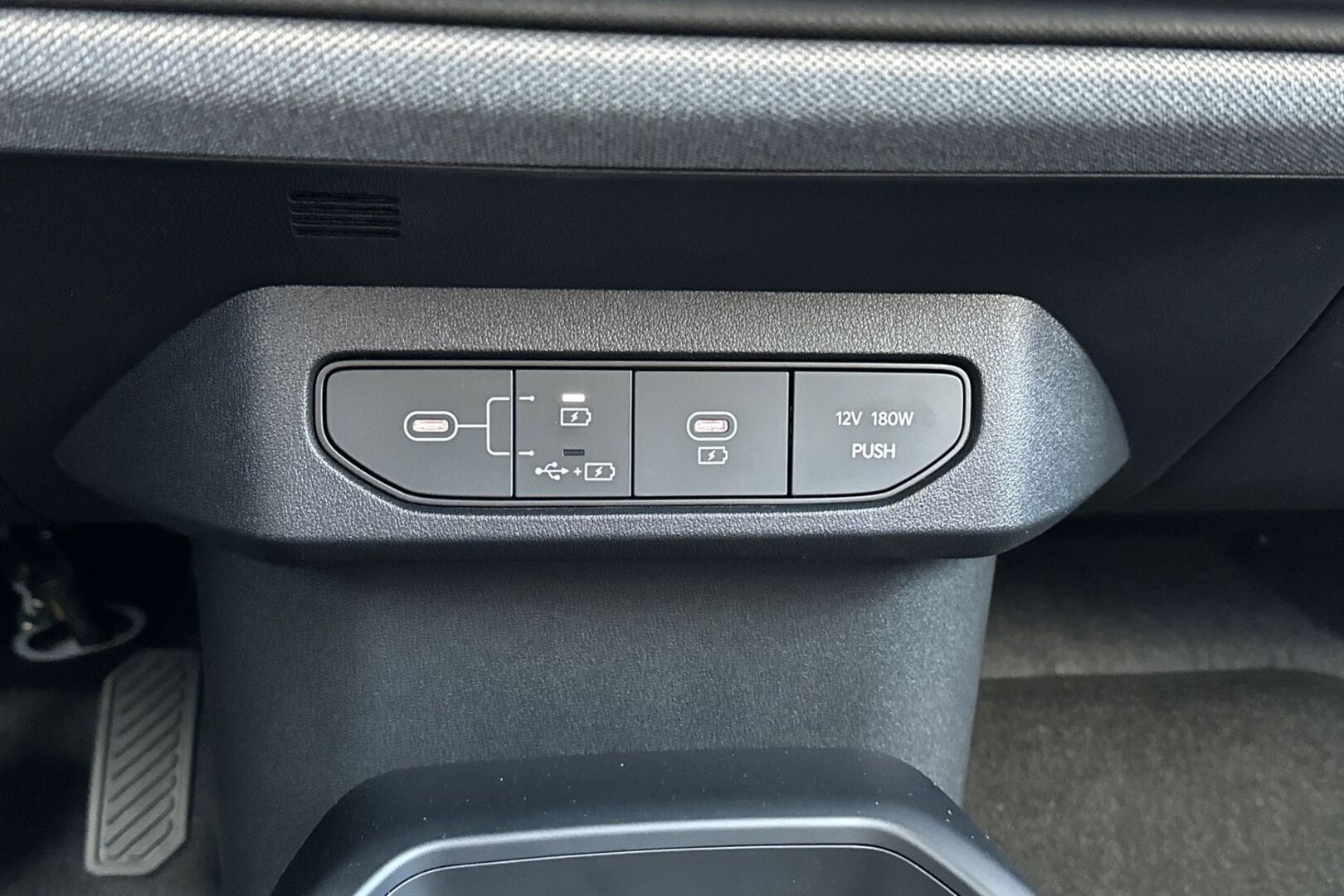 KIA EV4 2027