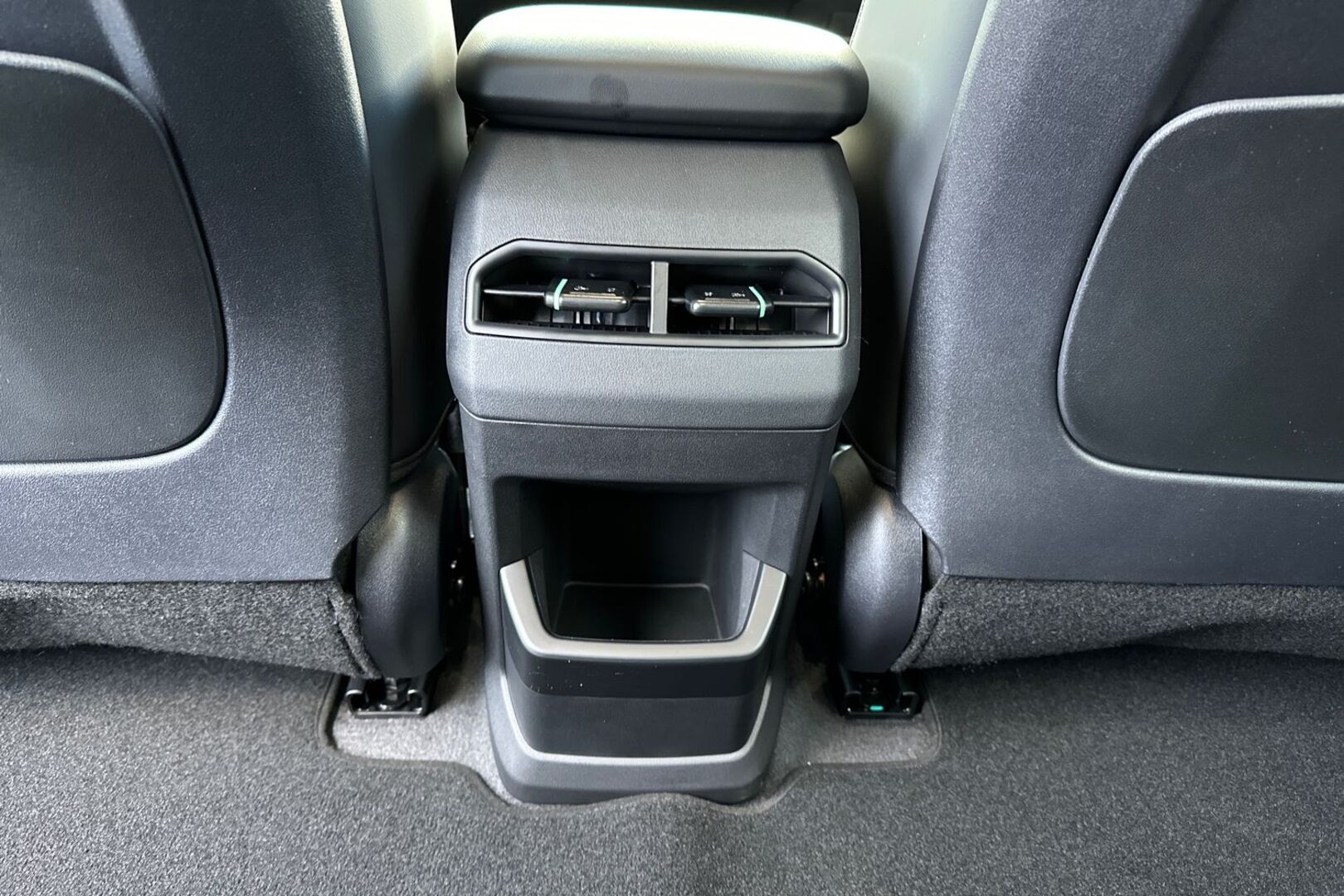 KIA EV4 2027