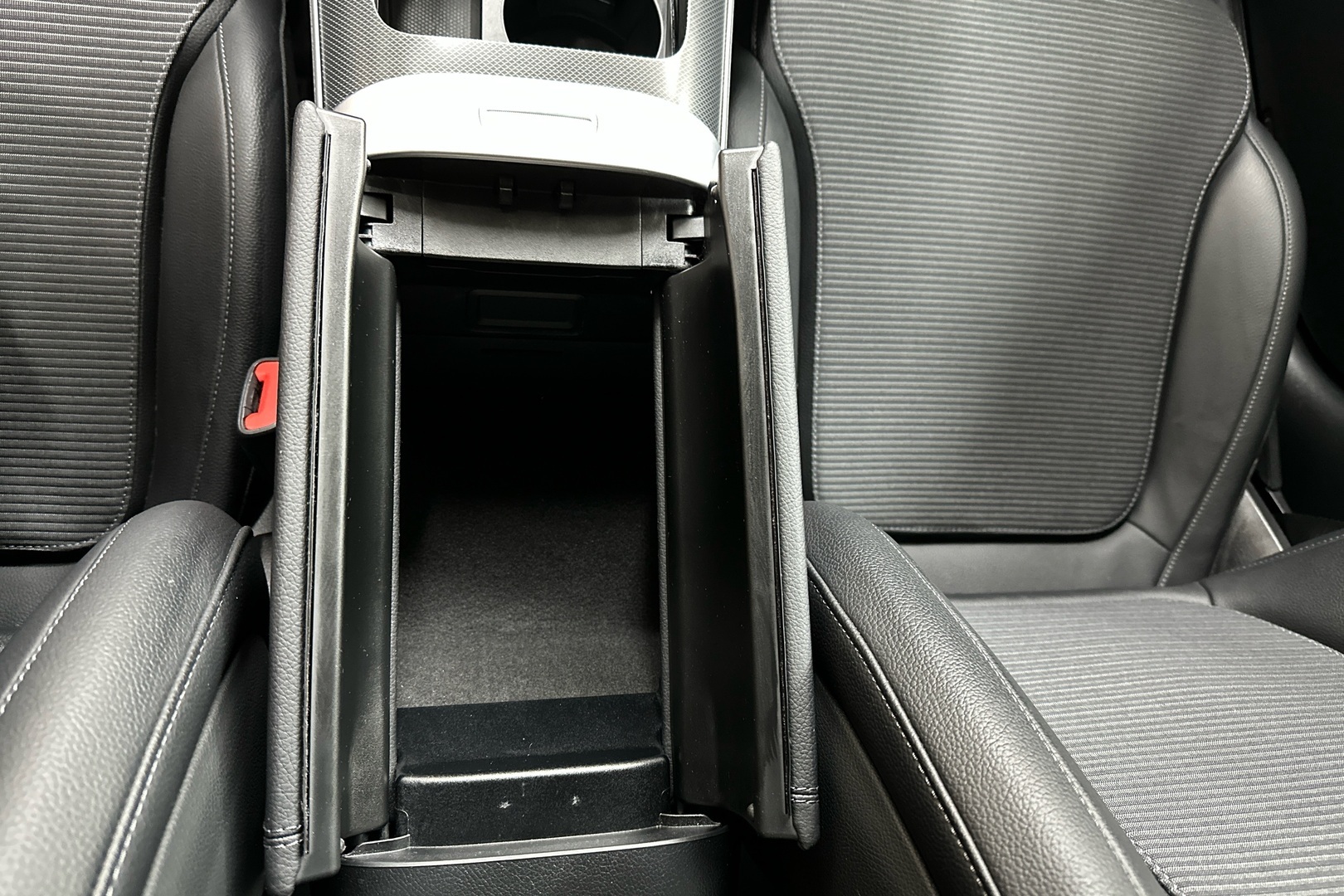 MERCEDES-BENZ C 2023