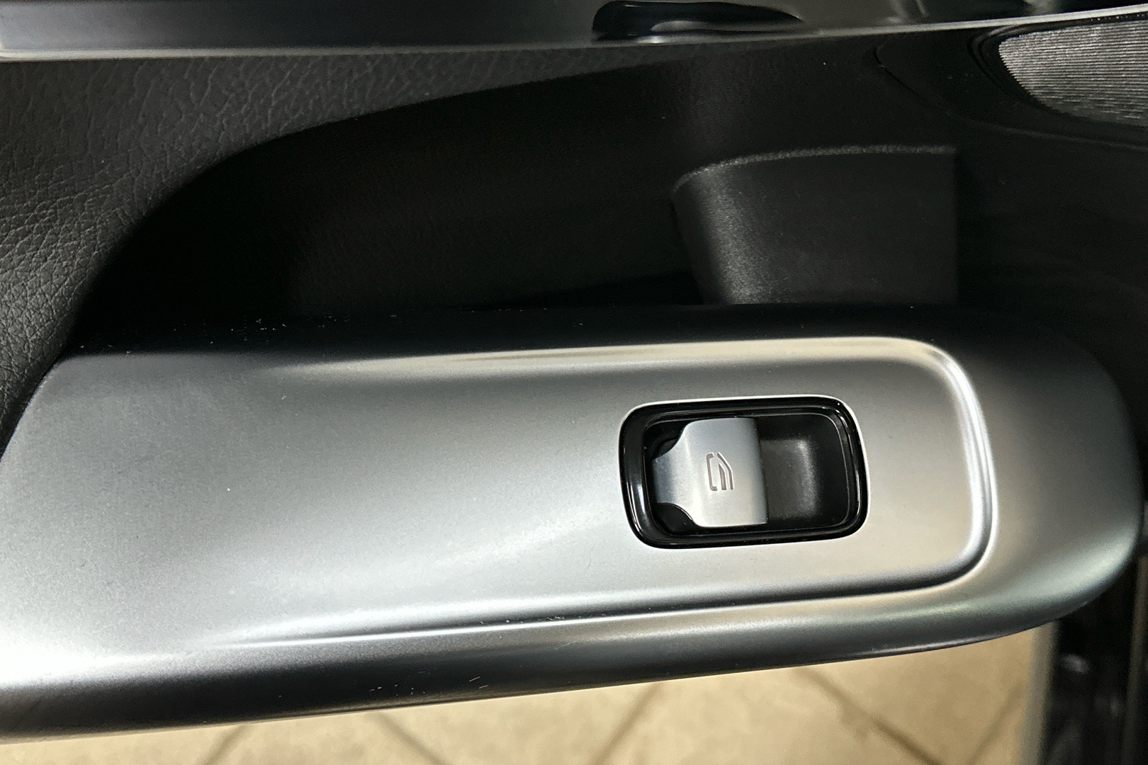 MERCEDES-BENZ C 2023