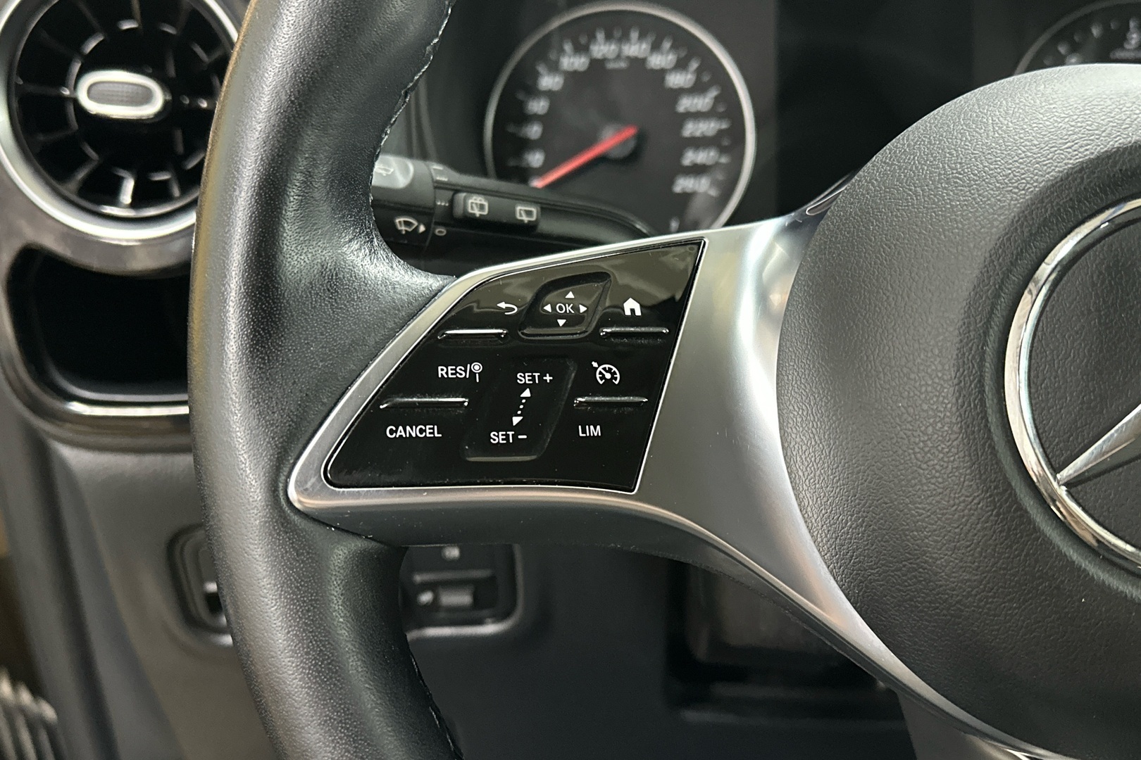 MERCEDES-BENZ Vito 2024