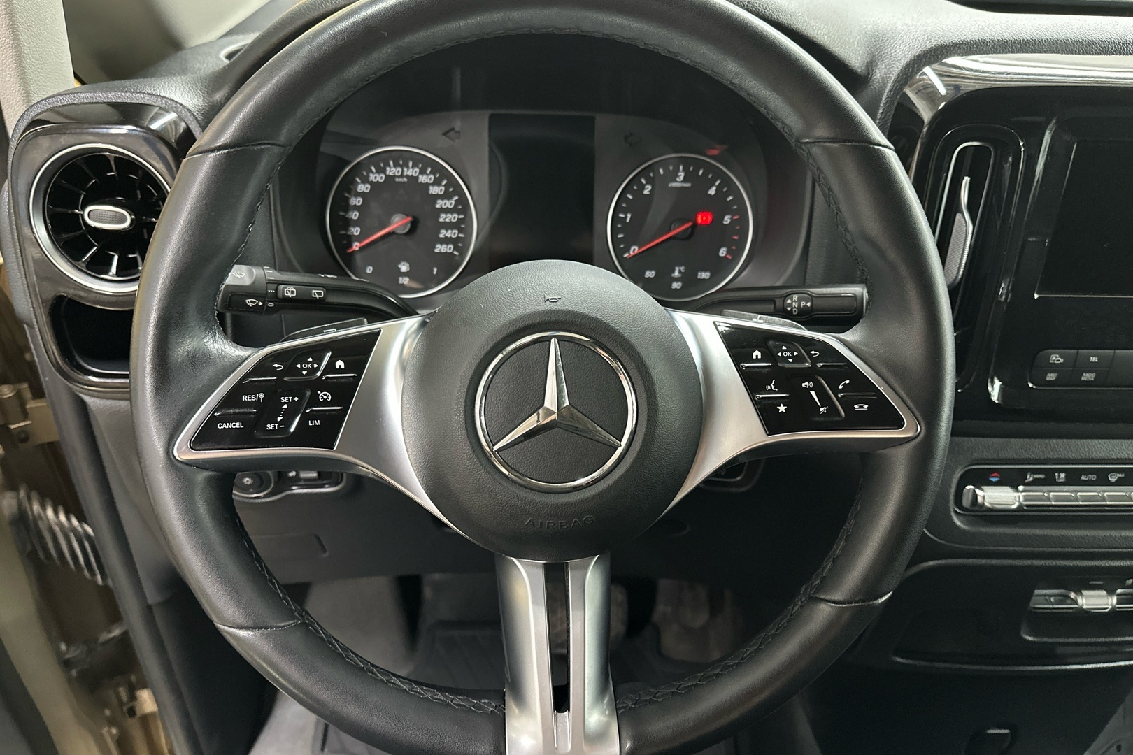 MERCEDES-BENZ Vito 2024