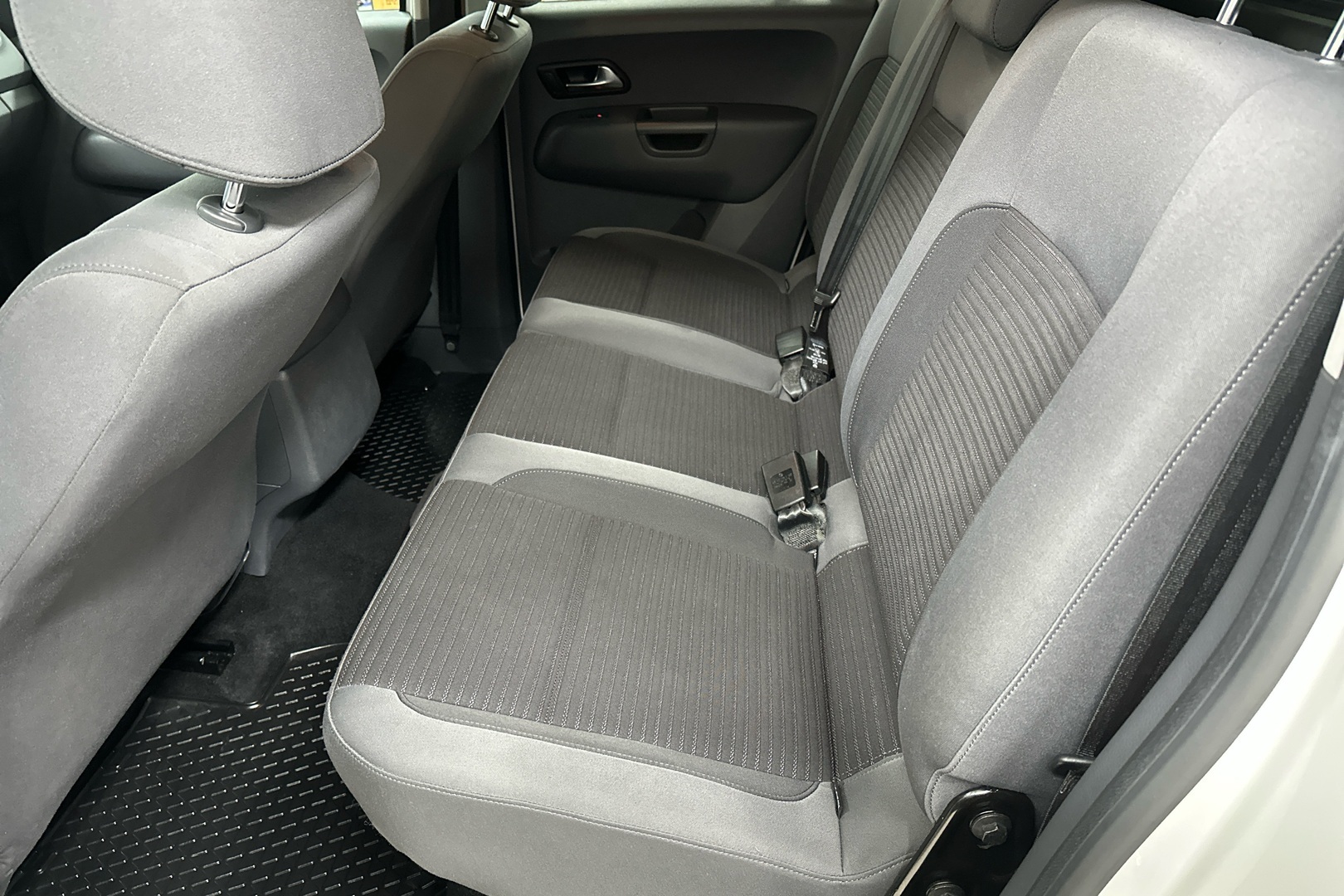 VOLKSWAGEN Amarok 2012