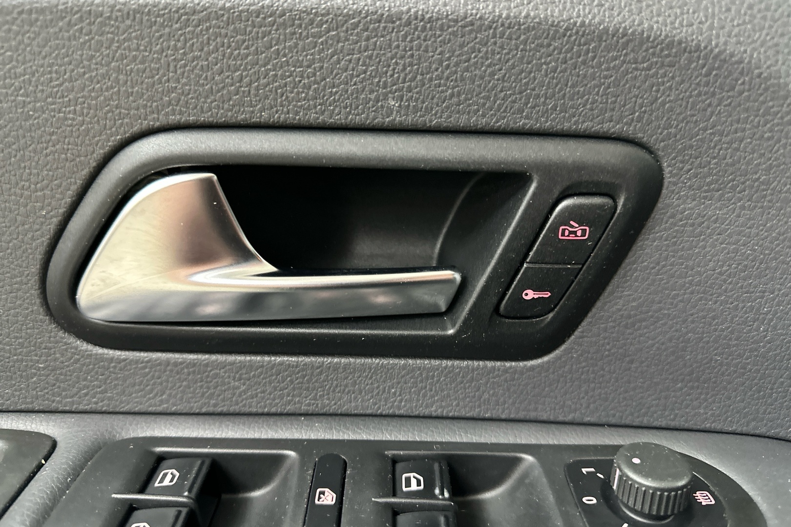 VOLKSWAGEN Amarok 2012