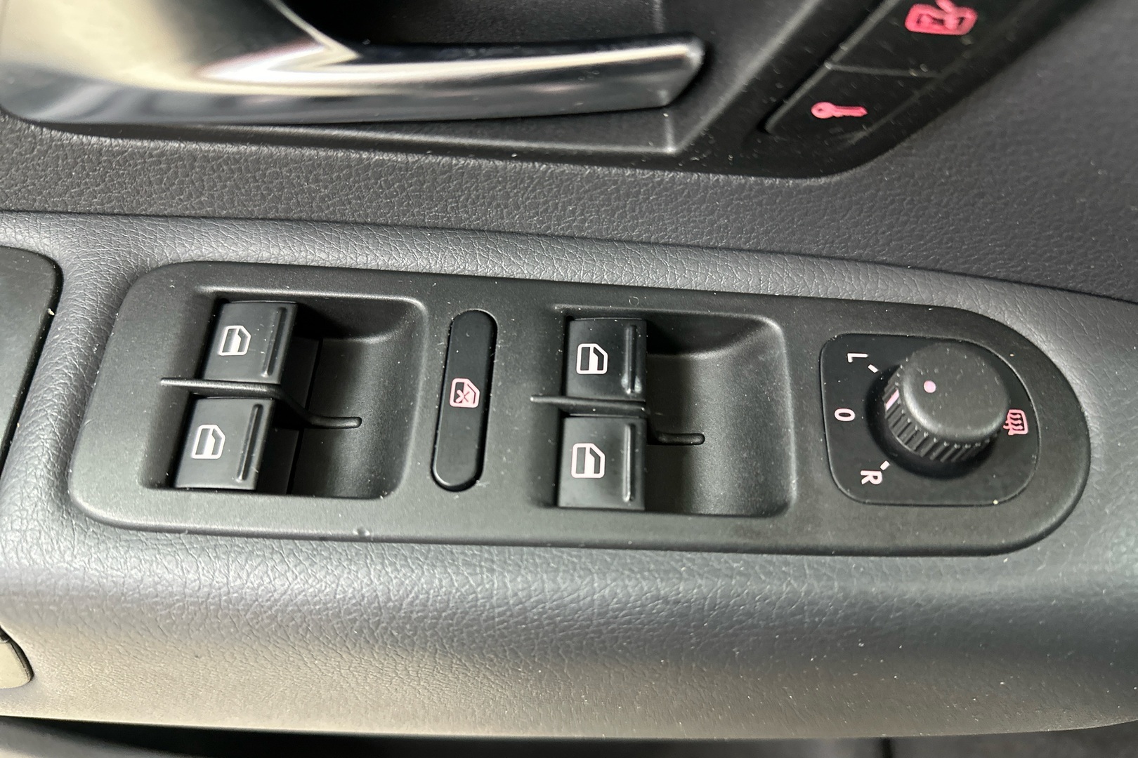 VOLKSWAGEN Amarok 2012