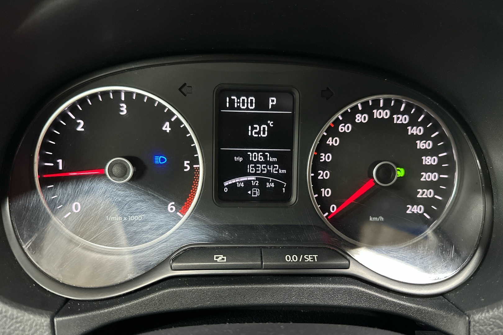 VOLKSWAGEN Amarok 2012