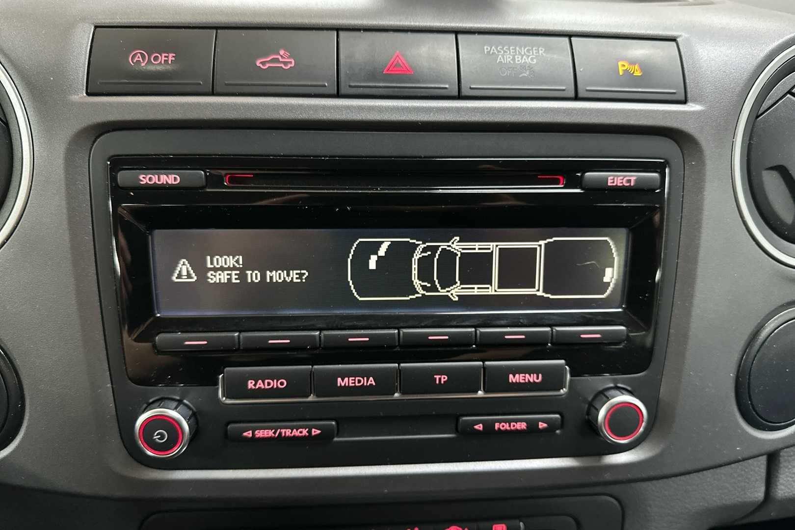 VOLKSWAGEN Amarok 2012