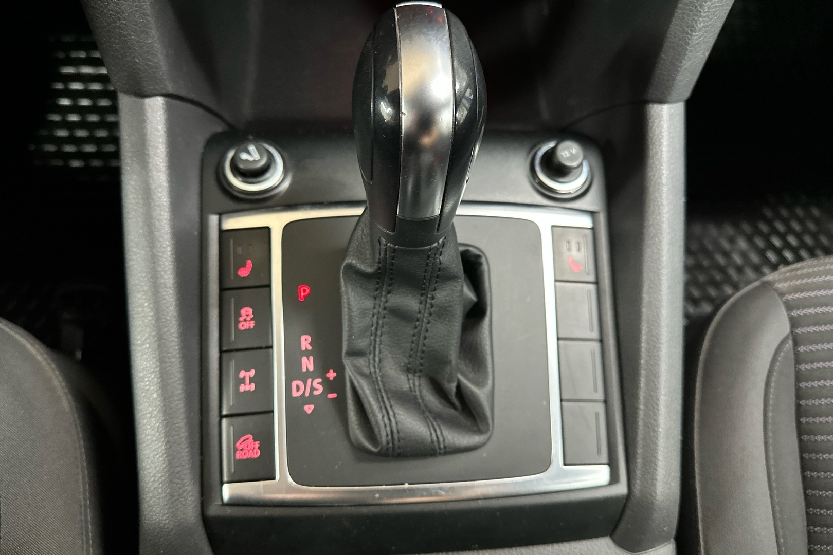 VOLKSWAGEN Amarok 2012