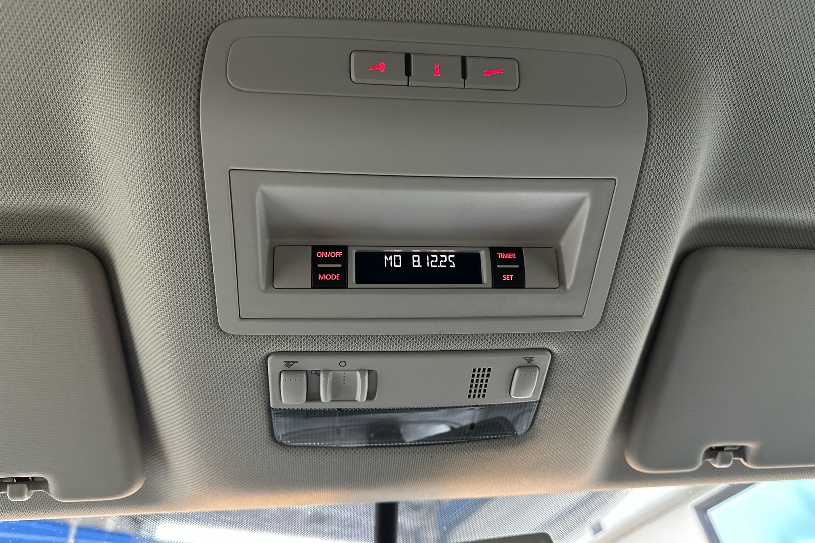 VOLKSWAGEN Amarok 2012