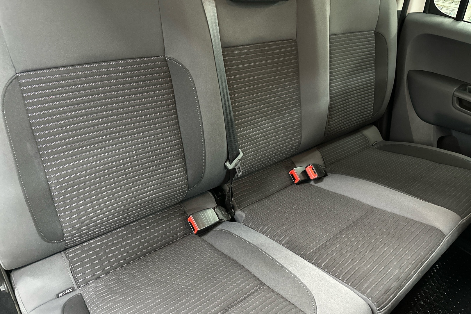 VOLKSWAGEN Amarok 2012