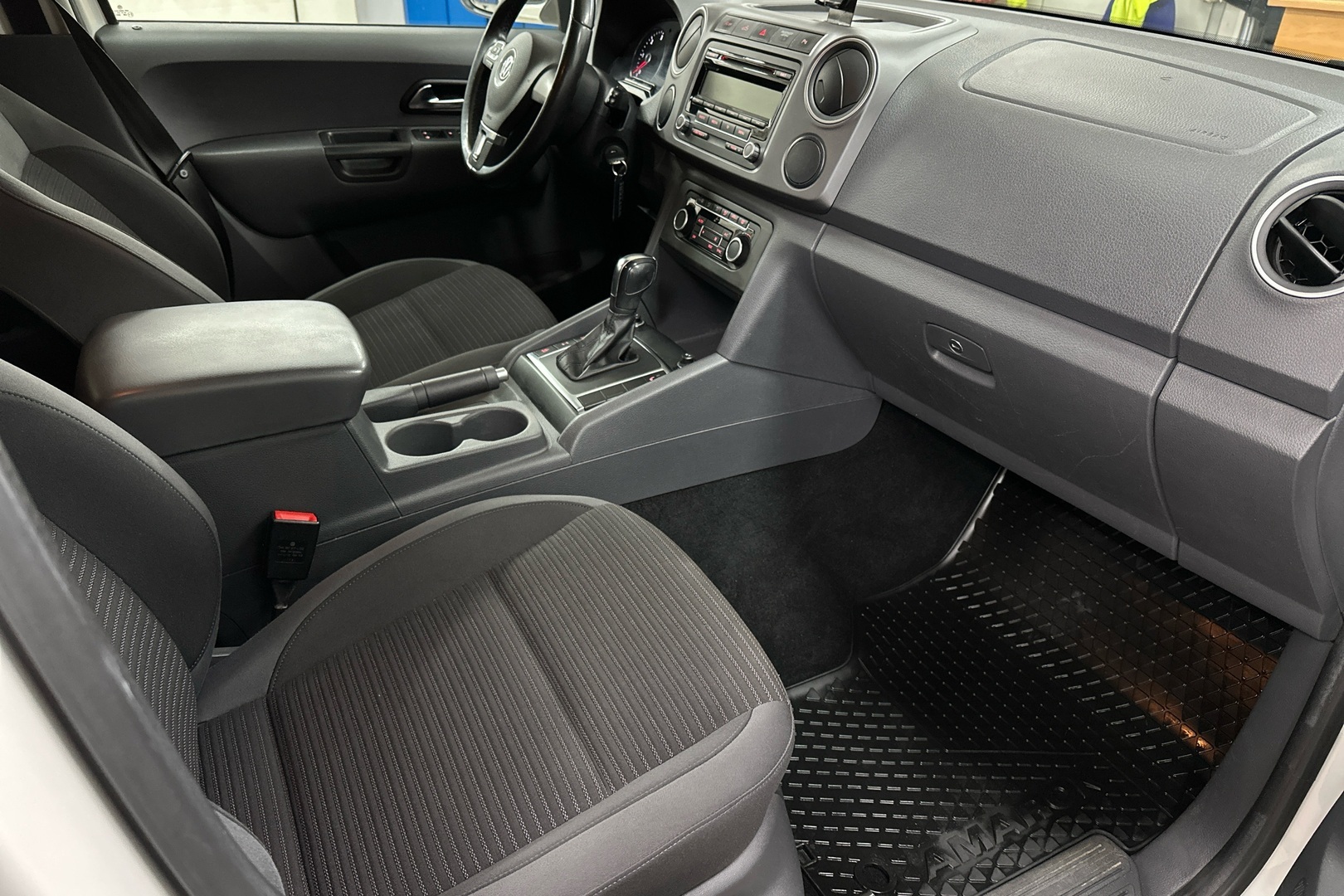 VOLKSWAGEN Amarok 2012