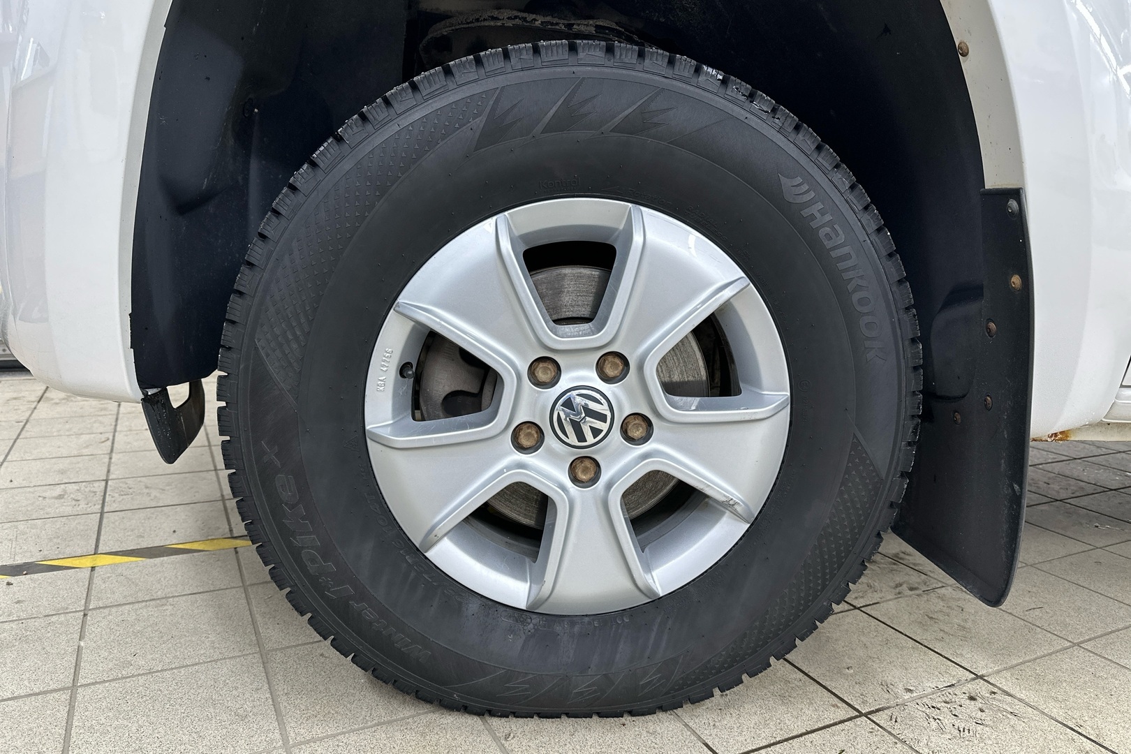 VOLKSWAGEN Amarok 2012