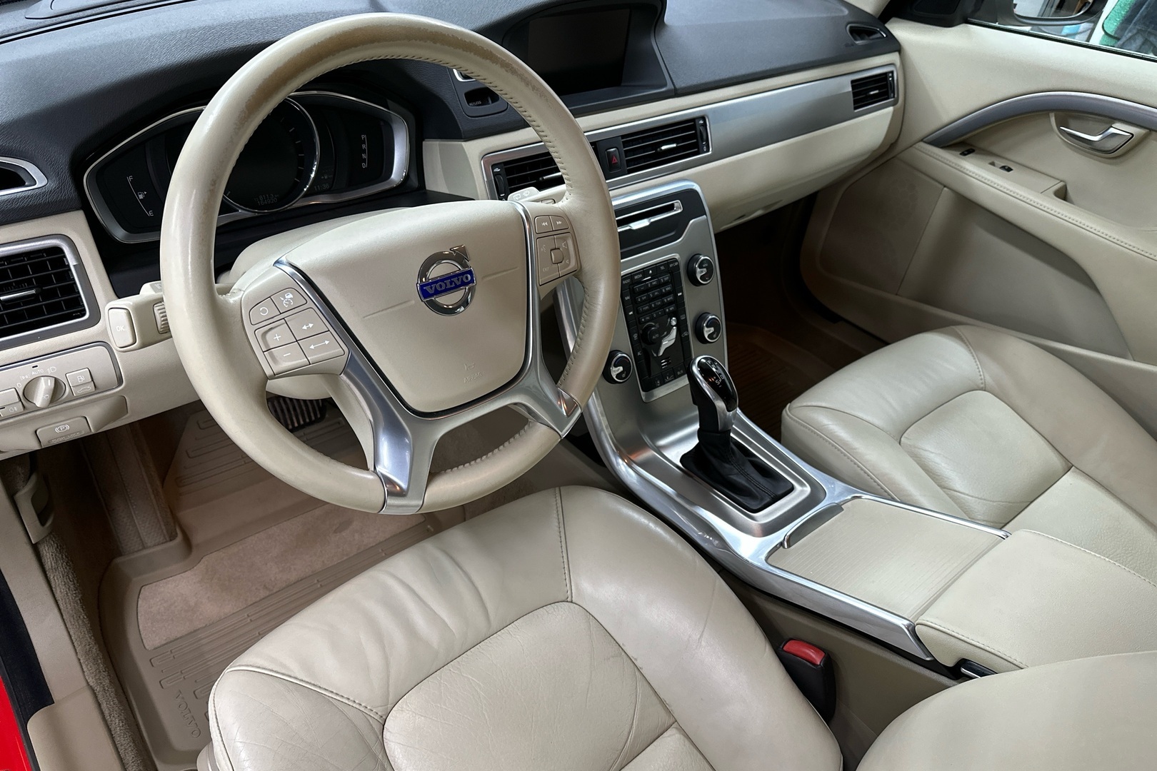 VOLVO V70 2013