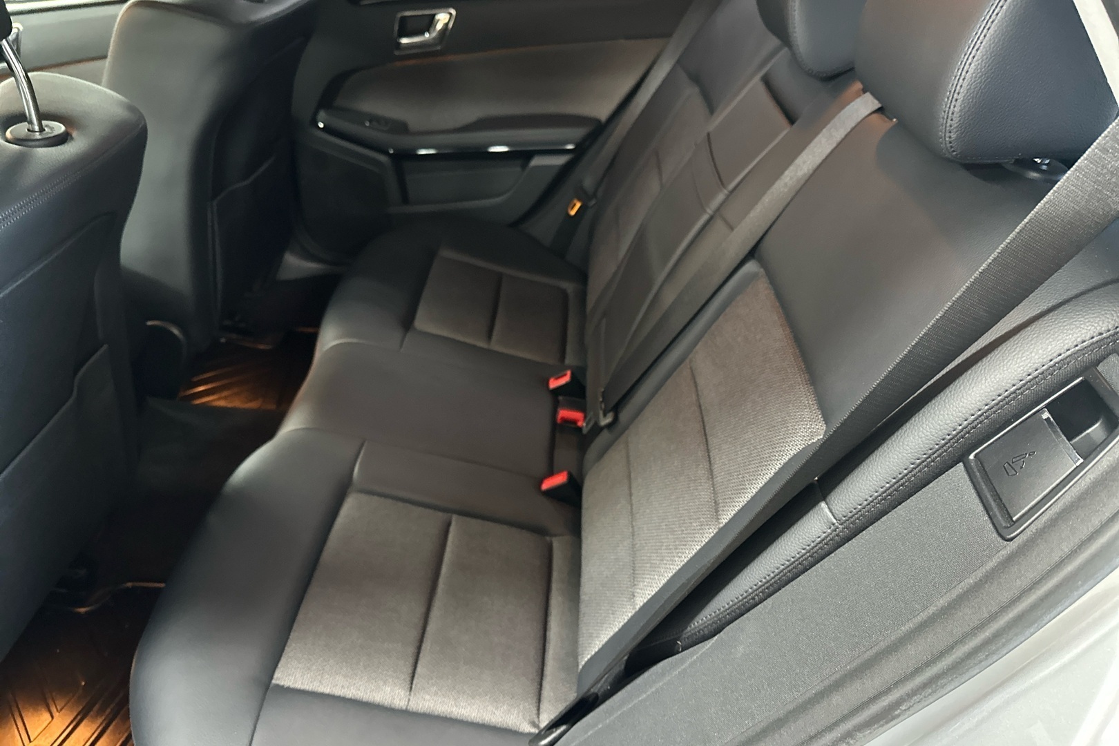 MERCEDES-BENZ E 2010