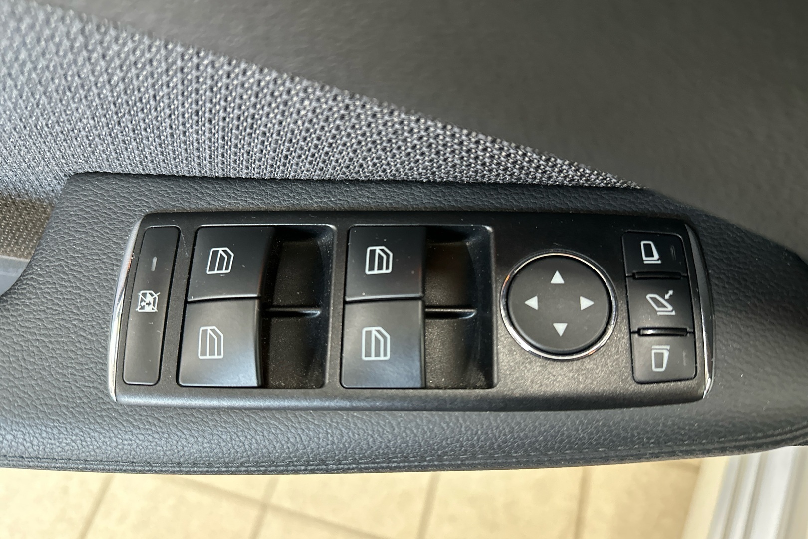 MERCEDES-BENZ E 2010