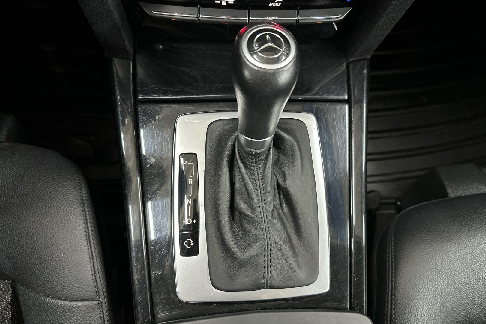 MERCEDES-BENZ E 2010