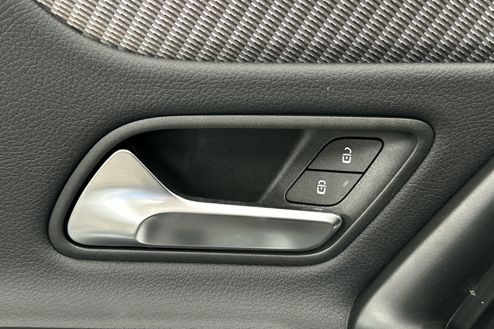 MERCEDES-BENZ CLA 2025