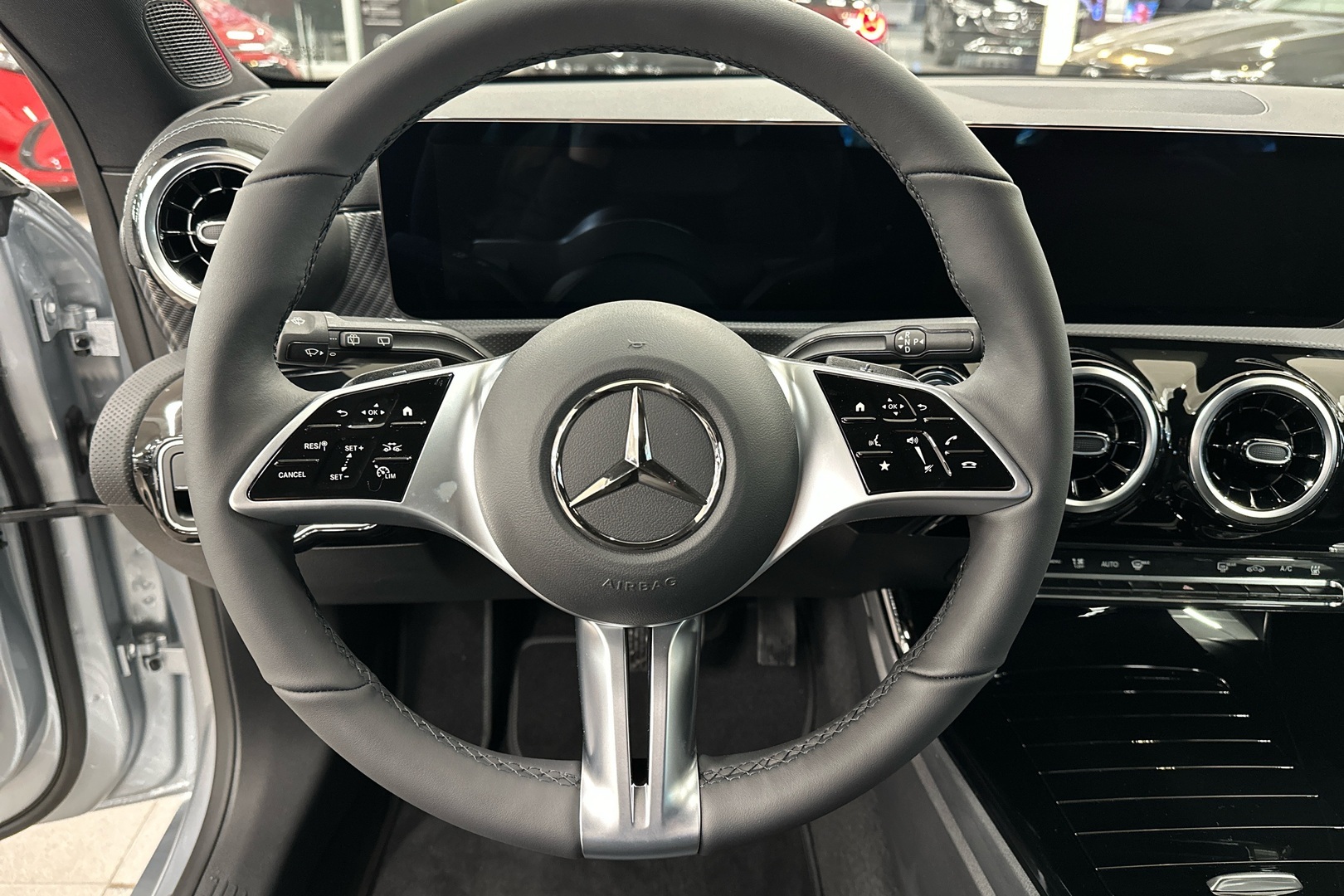 MERCEDES-BENZ CLA 2025