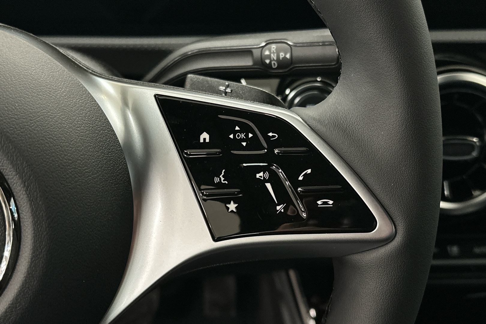 MERCEDES-BENZ CLA 2025