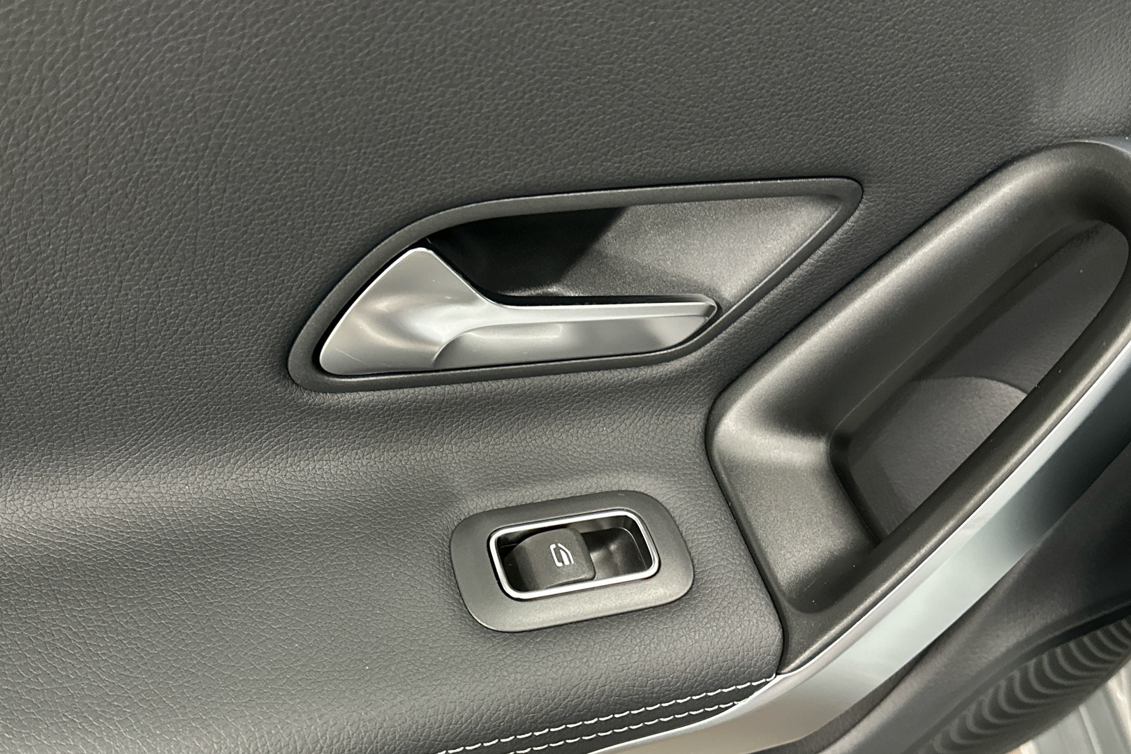 MERCEDES-BENZ CLA 2025