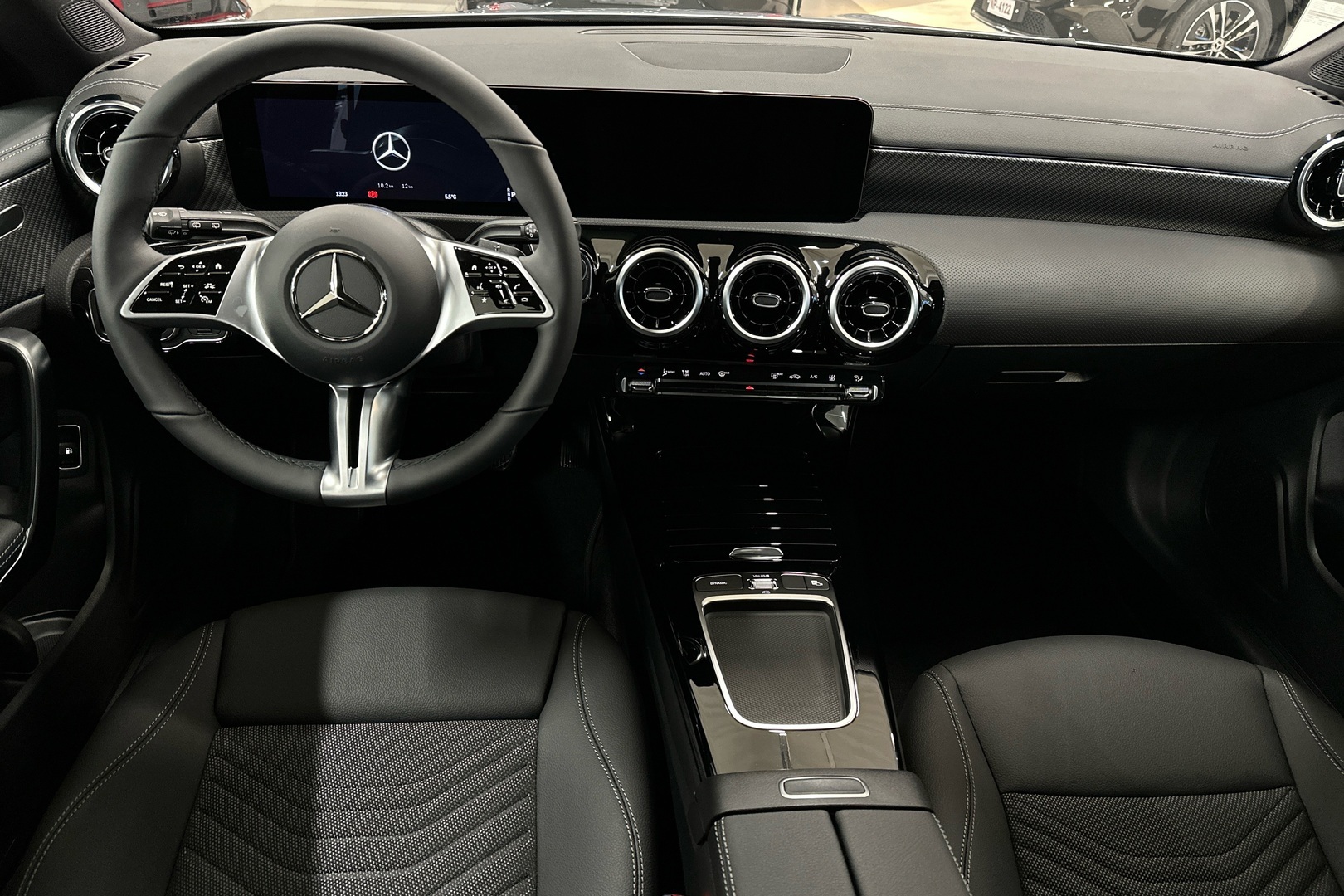 MERCEDES-BENZ CLA 2025