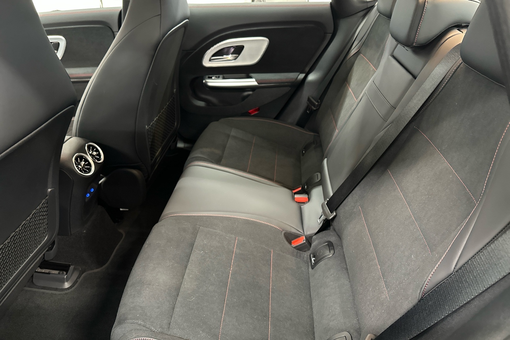 MERCEDES-BENZ CLA 2025