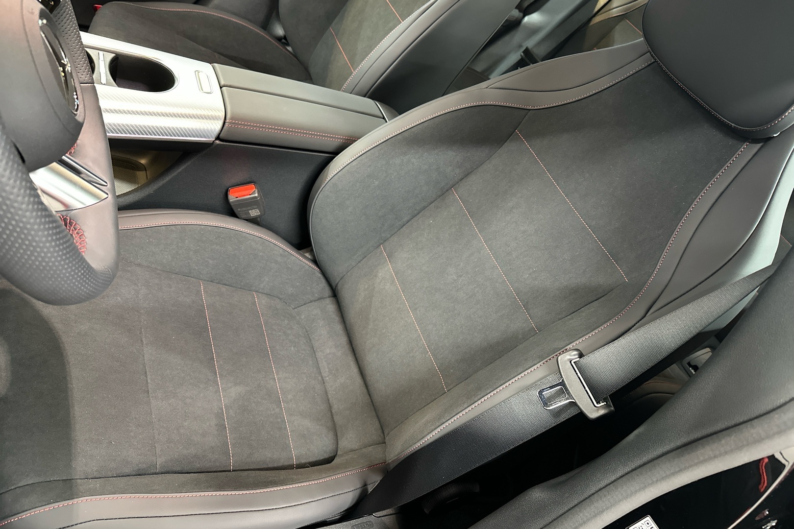 MERCEDES-BENZ CLA 2025