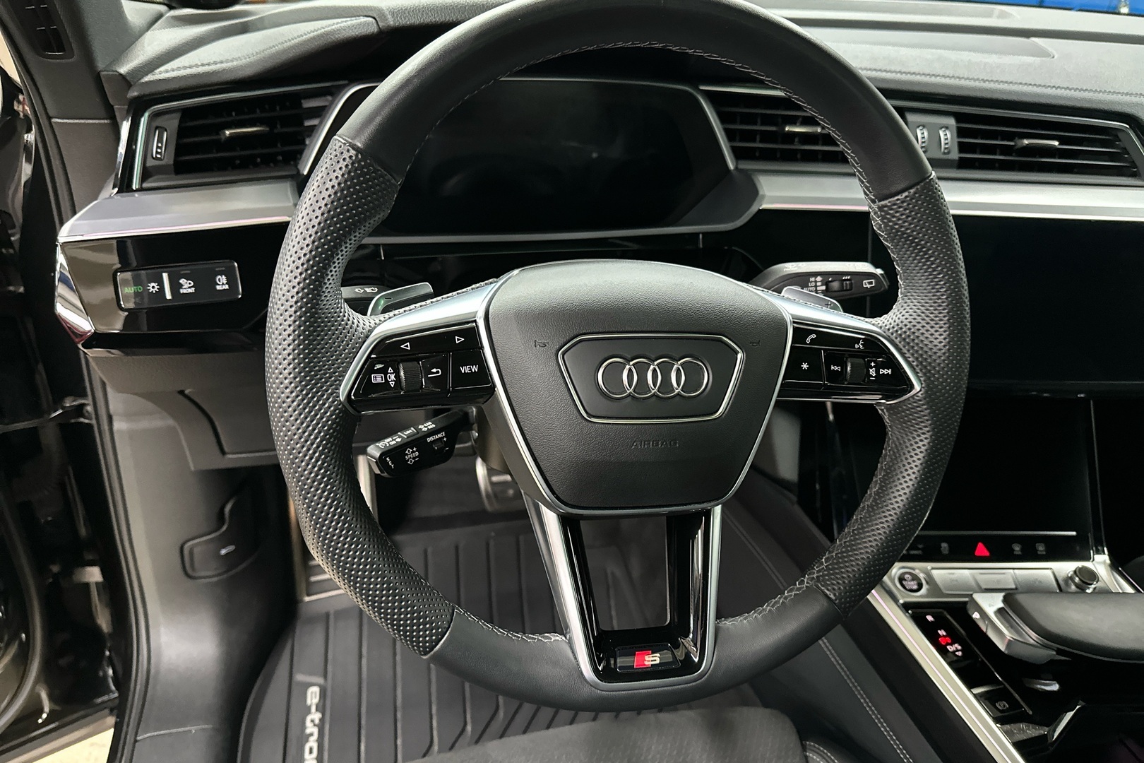 AUDI Q8 e-tron 2024