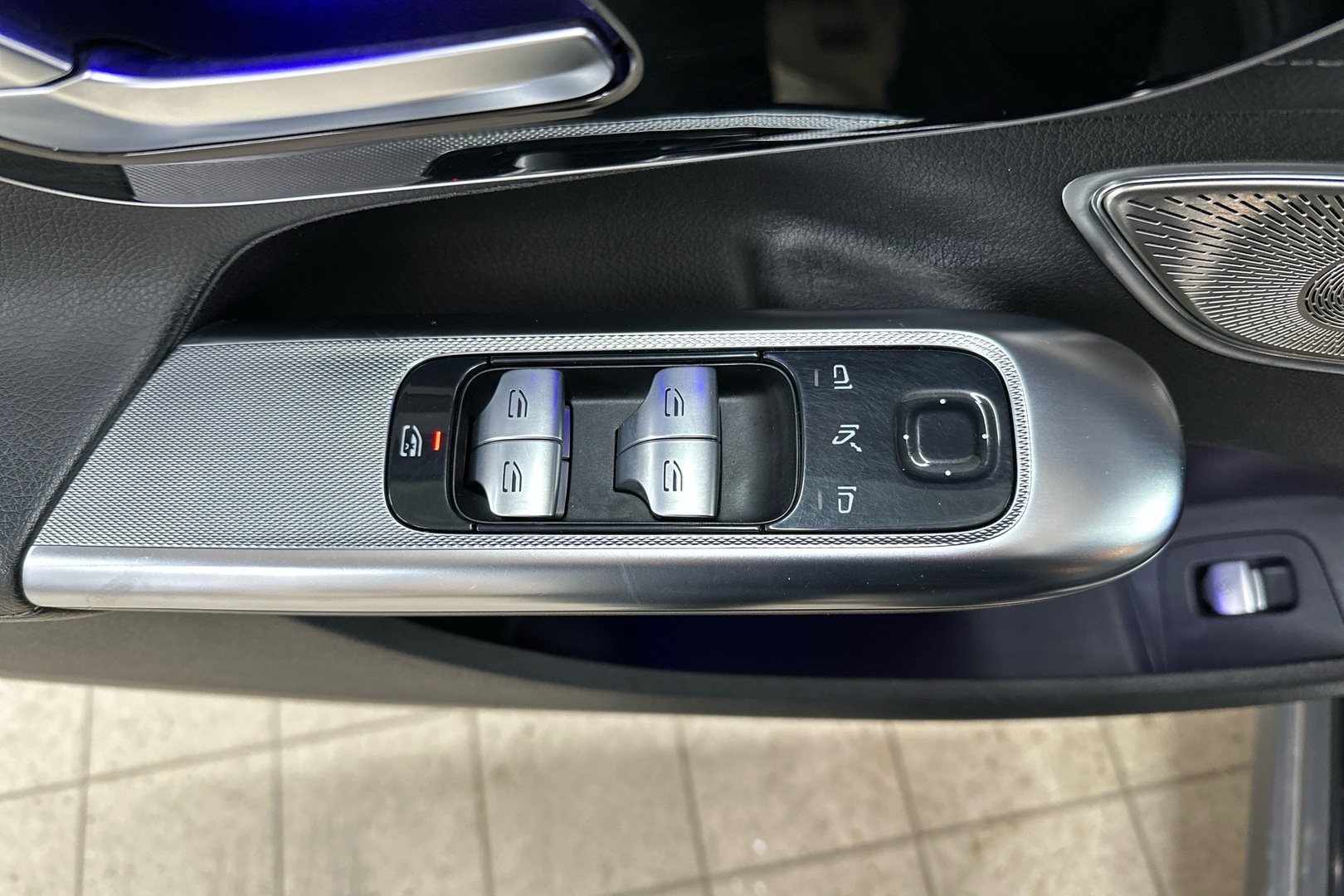 MERCEDES-BENZ EQE 2023