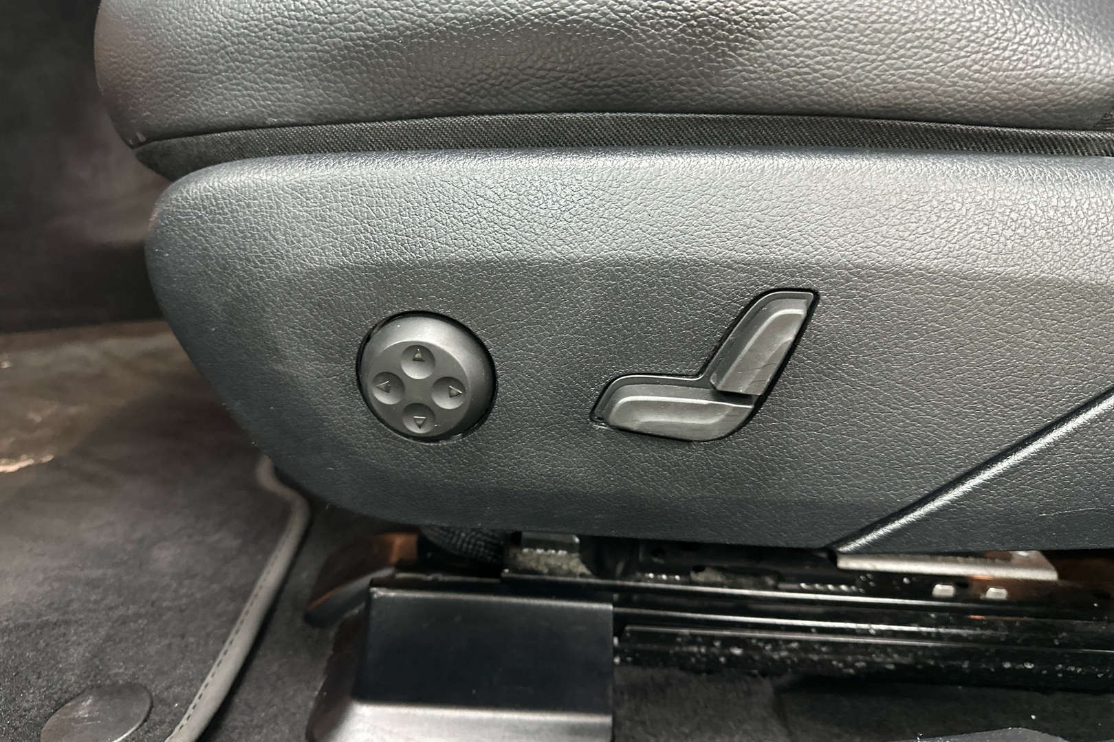 MERCEDES-BENZ EQE 2023