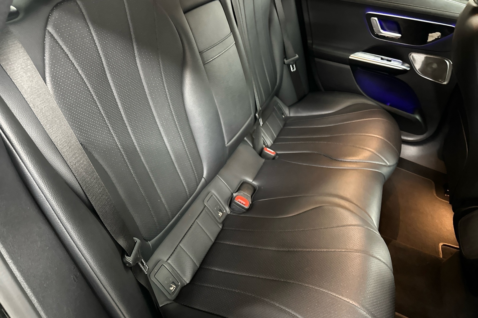 MERCEDES-BENZ EQE 2023