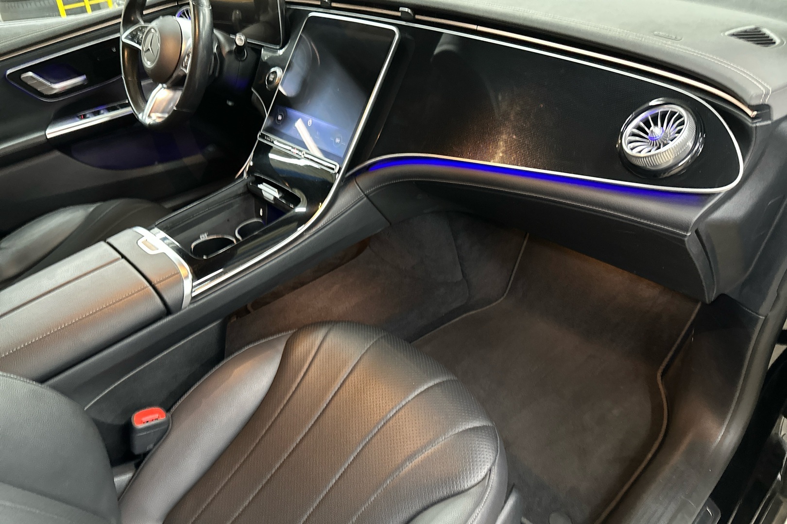 MERCEDES-BENZ EQE 2023