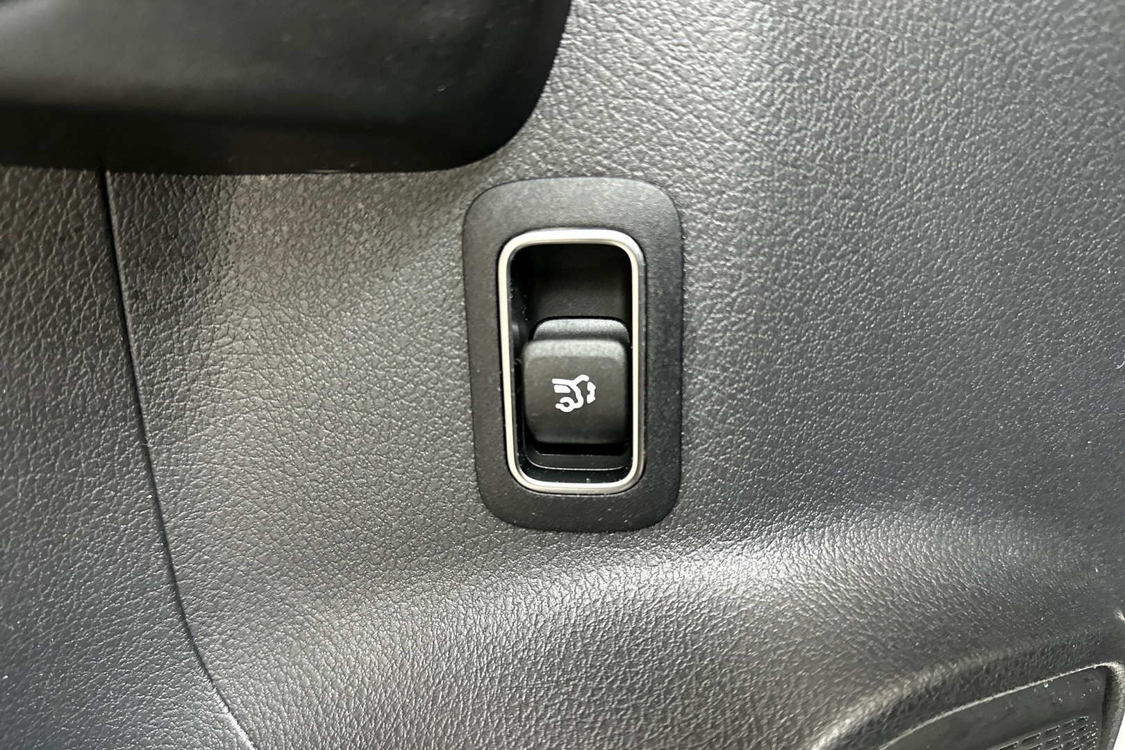 MERCEDES-BENZ EQA 2024