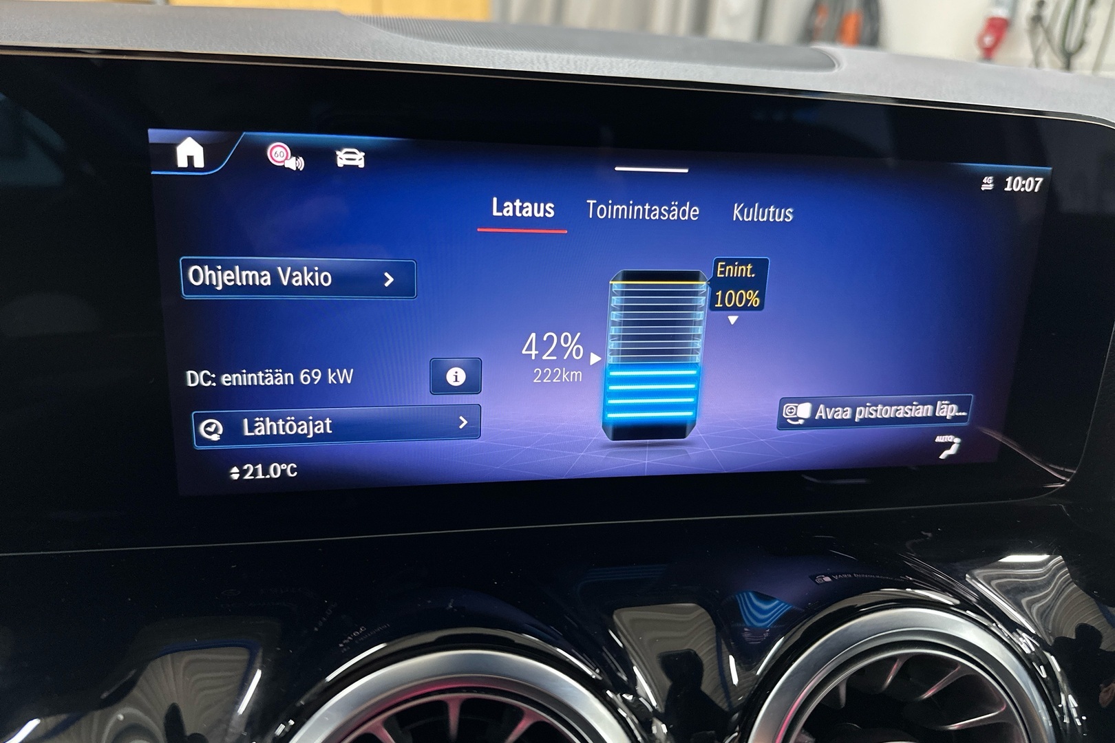 MERCEDES-BENZ EQA 2024