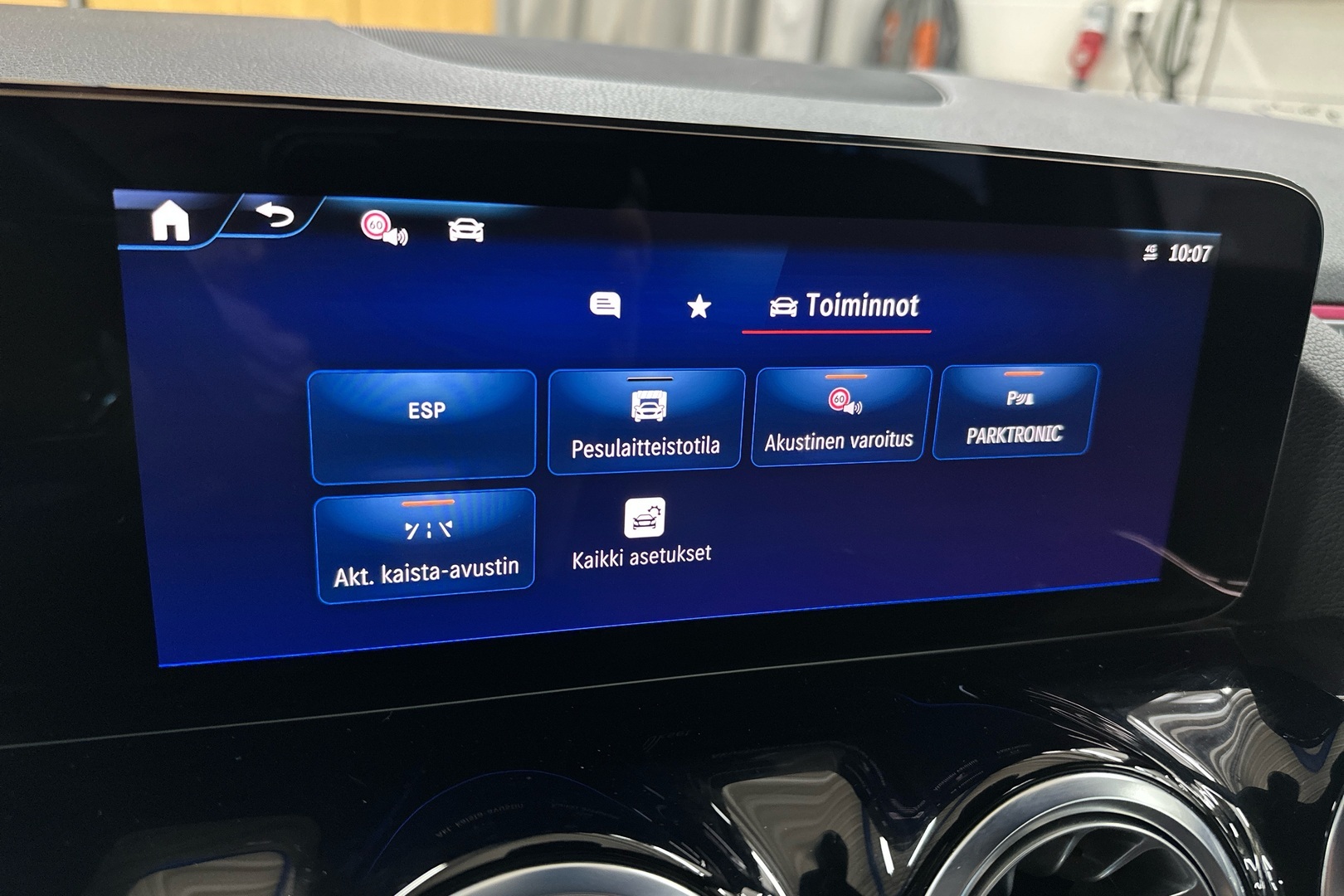 MERCEDES-BENZ EQA 2024