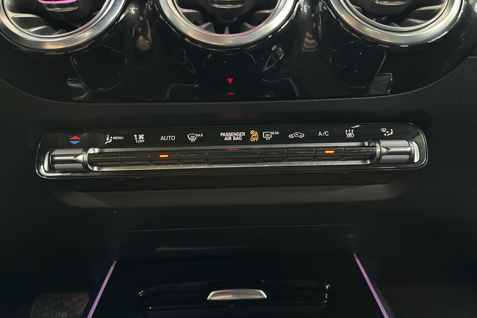 MERCEDES-BENZ EQA 2024