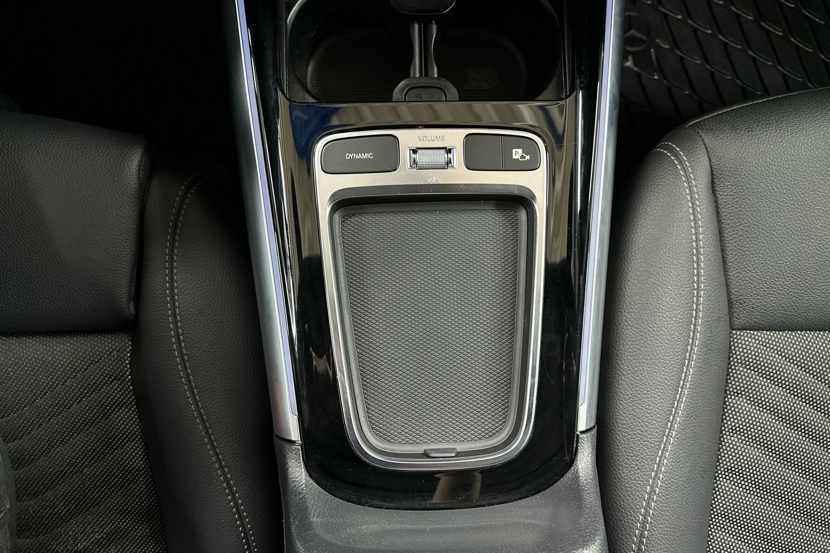 MERCEDES-BENZ EQA 2024