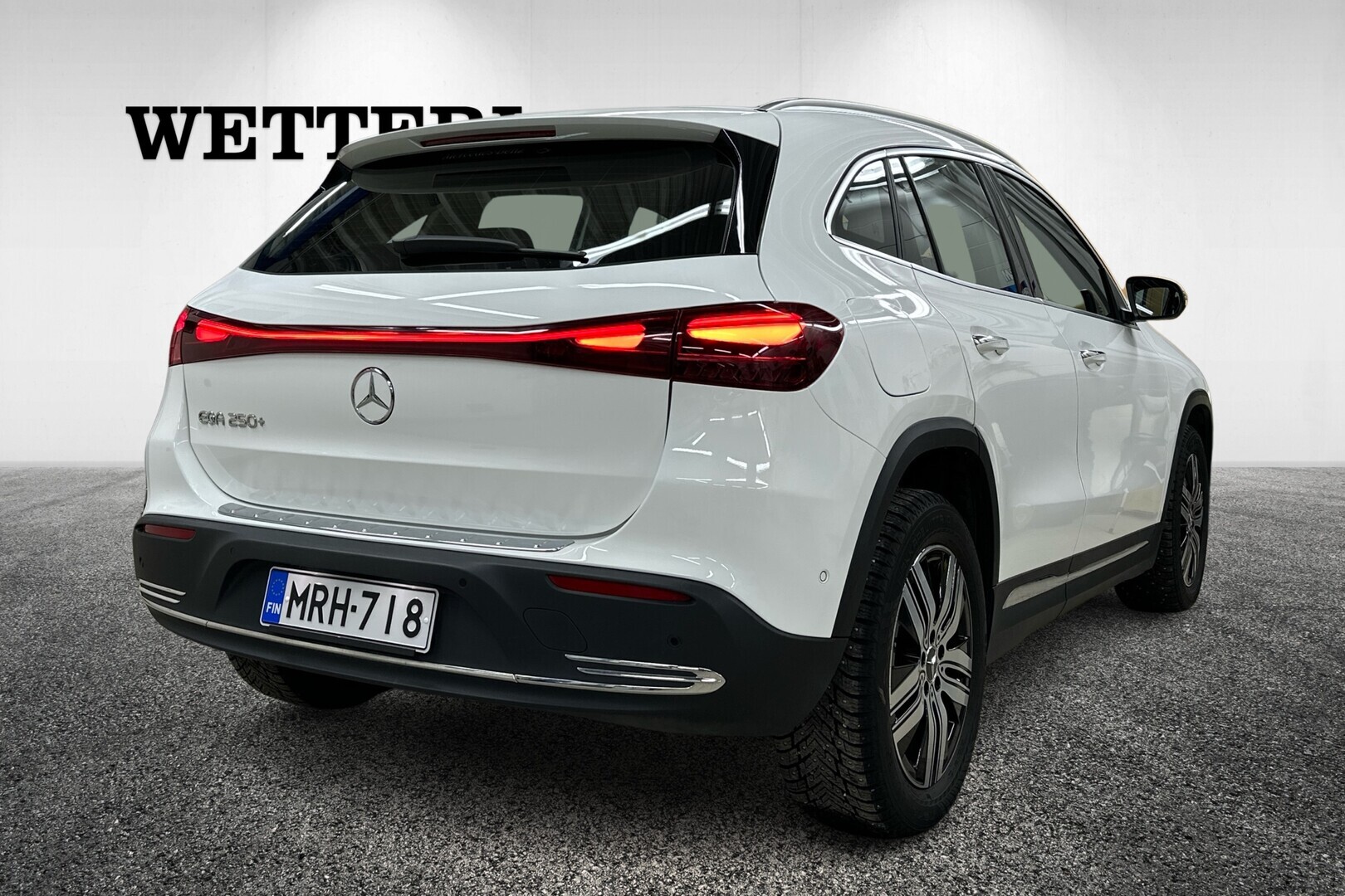 MERCEDES-BENZ EQA 2024