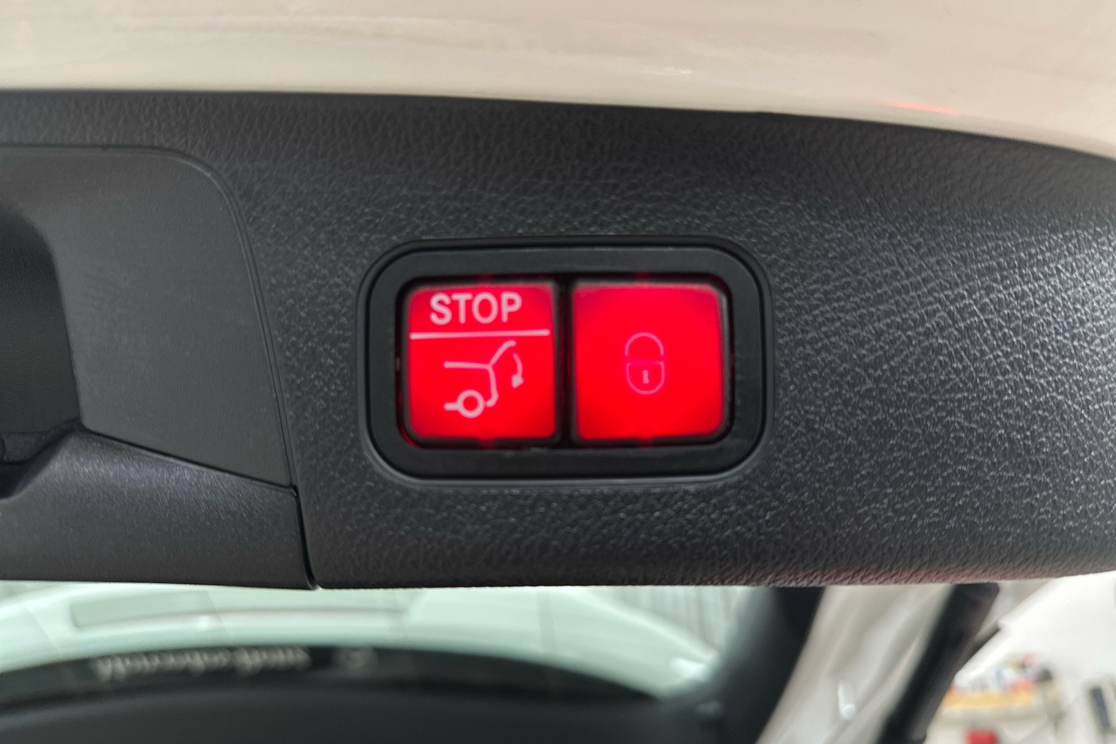 MERCEDES-BENZ EQA 2024