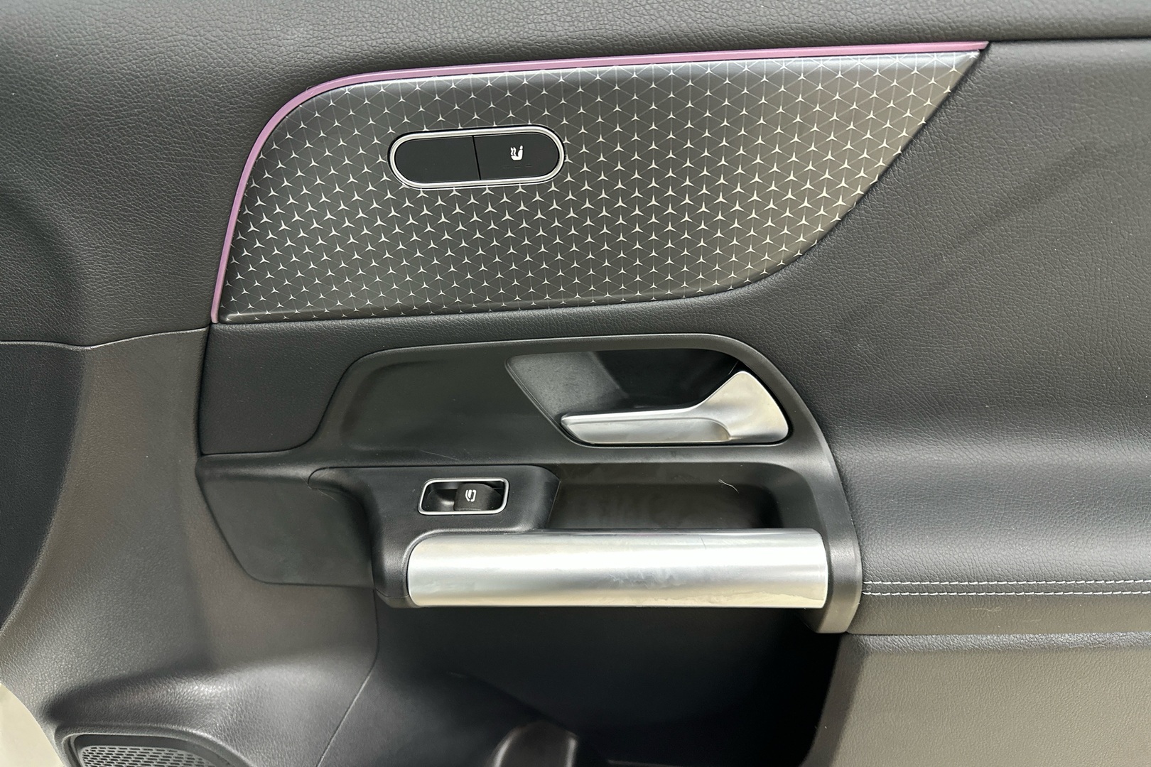 MERCEDES-BENZ EQA 2024