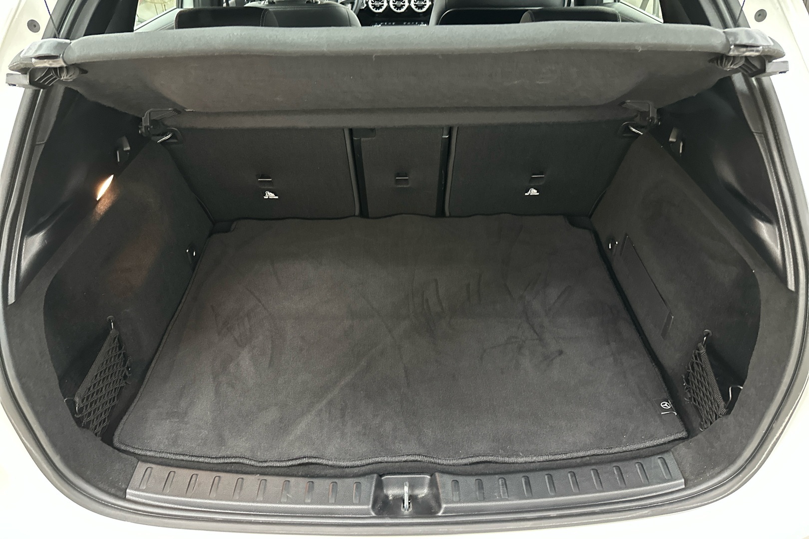 MERCEDES-BENZ EQA 2024