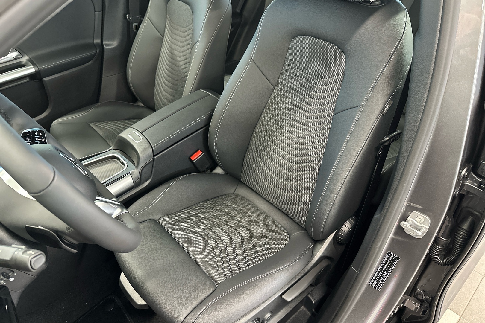 MERCEDES-BENZ GLA 2026