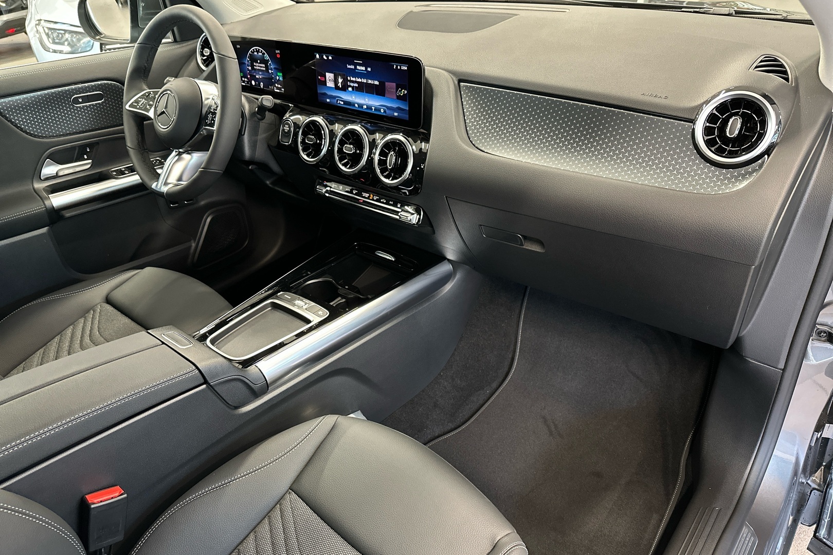 MERCEDES-BENZ GLA 2026