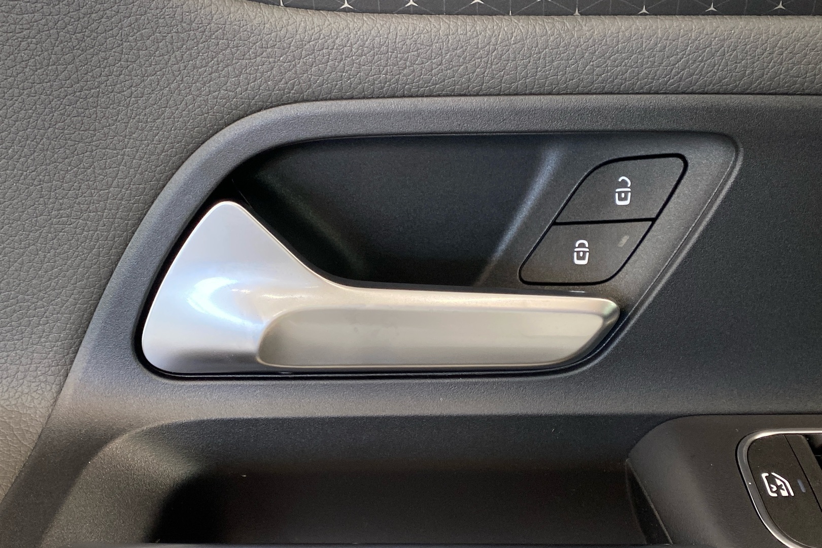 MERCEDES-BENZ EQA 2026